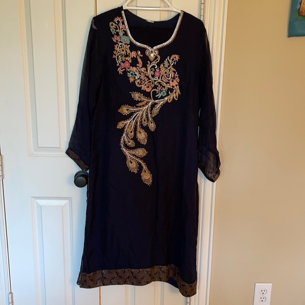 Pakistani Indian chiffon Kameez and dupatta. shirt / kurta / kameez.